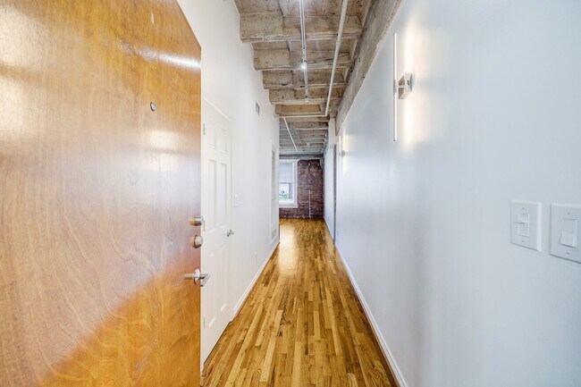 Building Photo - 201 Main St