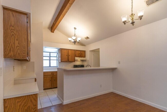 Building Photo - 10200 Missel Thrush Dr