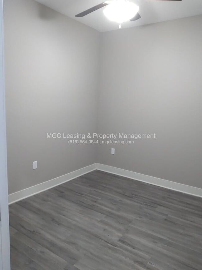 Building Photo - Studio living in style - North of the River in KCMO