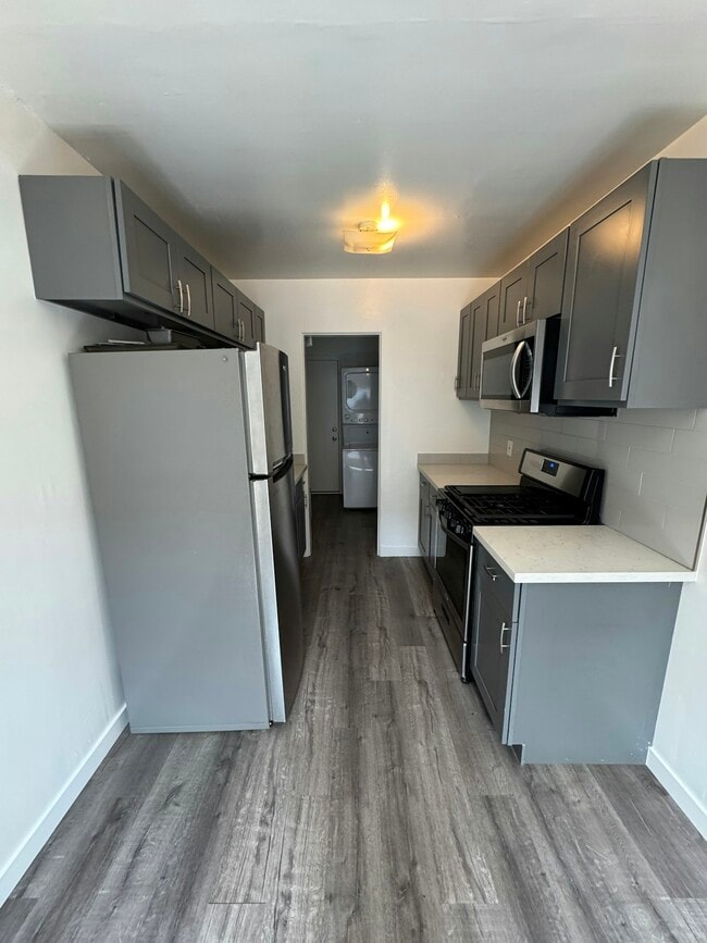 Building Photo - 1156 Van Buren Ave