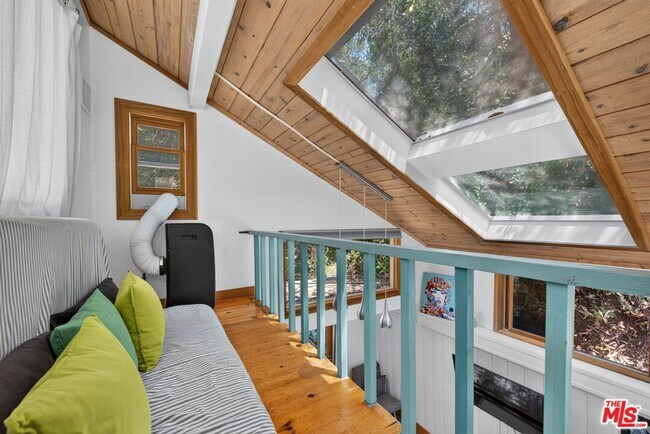 Building Photo - 1738 Topanga Skyline Dr