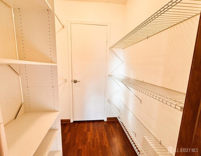 Building Photo - 160 Thoreau Dr