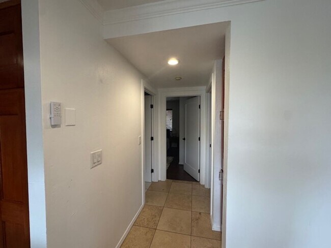 Building Photo - Fully Furnished/Unfurnished Condo for Rent...
