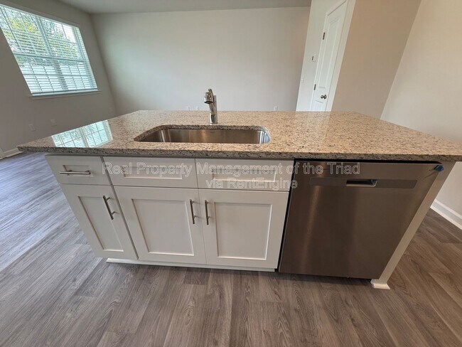 Building Photo - 1112 Broholmer Ln