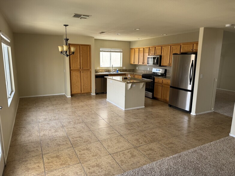 Building Photo - 1652 Sand Canyon Dr