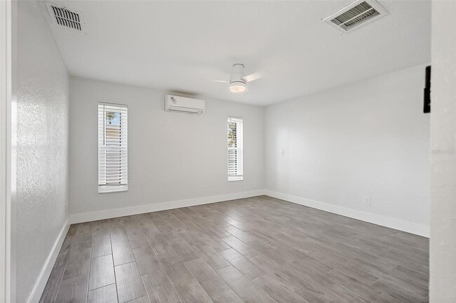 Building Photo - 3755 Belle Vista Dr E