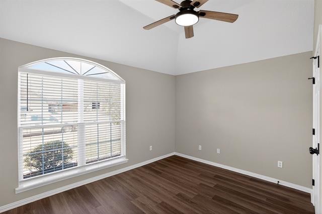 Building Photo - 402 Taos Ct E