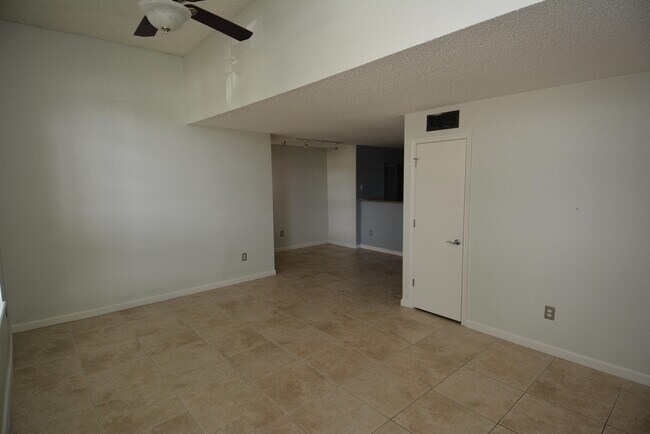Building Photo - 1385 Crystal Way