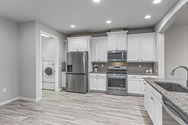 Building Photo - 7544 Loren Cove Dr