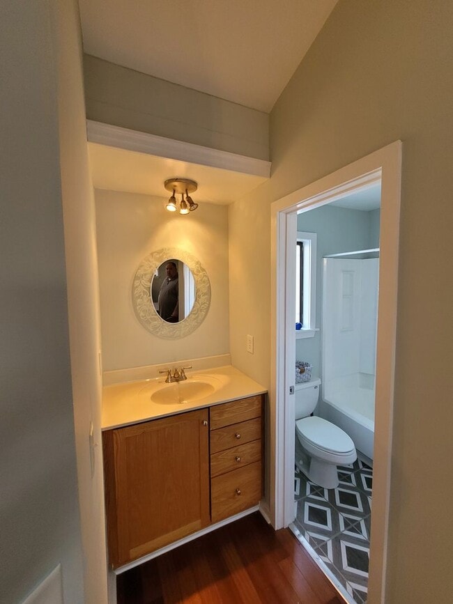 Building Photo - Located in Caneel Cove this 2 bed 2 bath townhome features hardwood floors throughout ,