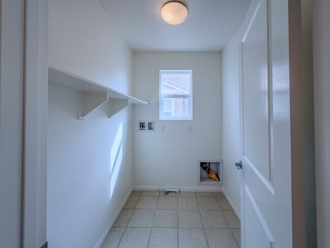 Building Photo - 529 Tiber River Way