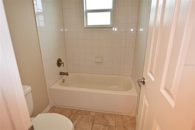 Building Photo - 527 Bristol Cir