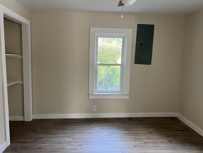 Building Photo - 18 Walnut St