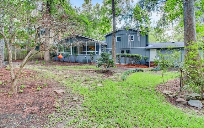 Building Photo - 403 Fairington Dr
