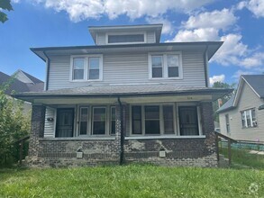 Building Photo - East Side 3 Bedroom Half Double