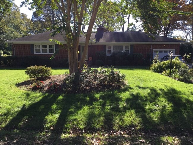 Building Photo - Recently updated ranch in Thoroughgood!