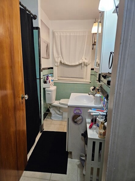 Bathroom - 1058 Post Rd