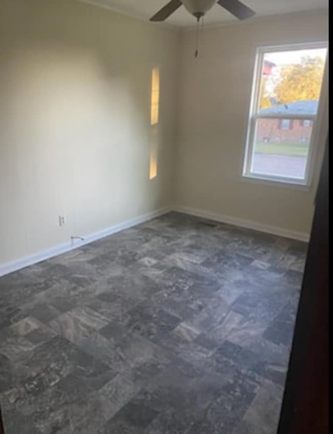 Building Photo - 3-Bedroom Home with Gated Backyard – Close...