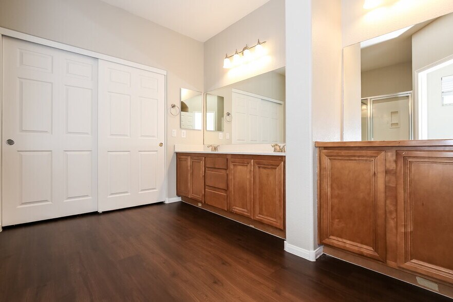 Building Photo - 324 Point Loma Ave