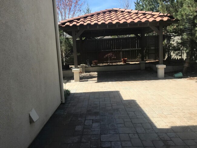 Building Photo - Beautiful 4 bedroom in Curti Ranch
