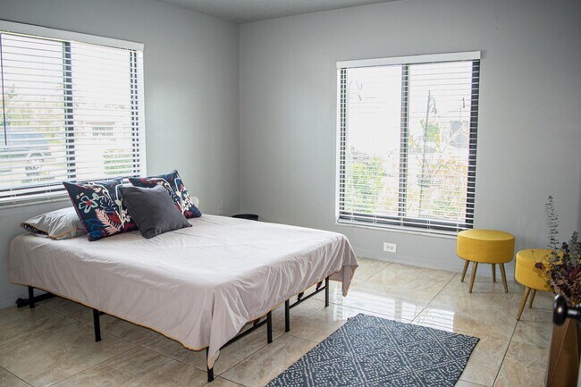 Building Photo - 5432 Sandhurst Cir S