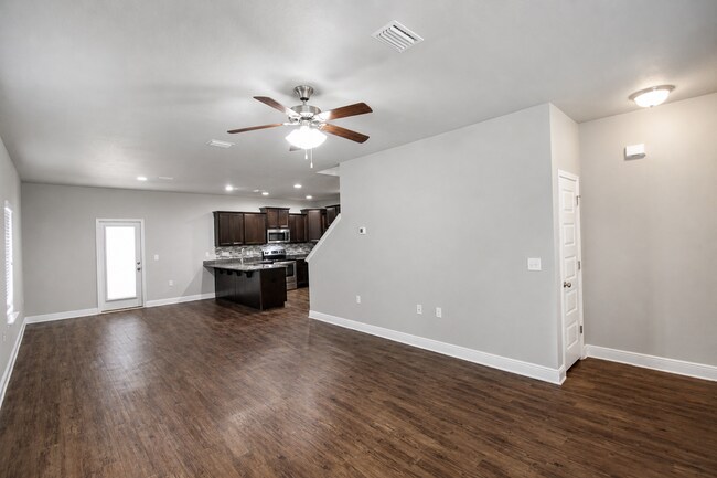 Building Photo - Spacious Pace Home Featuring 4 Bedrooms, 3.5 Baths, Two Living Areas & First-Floor Primary Suite ...