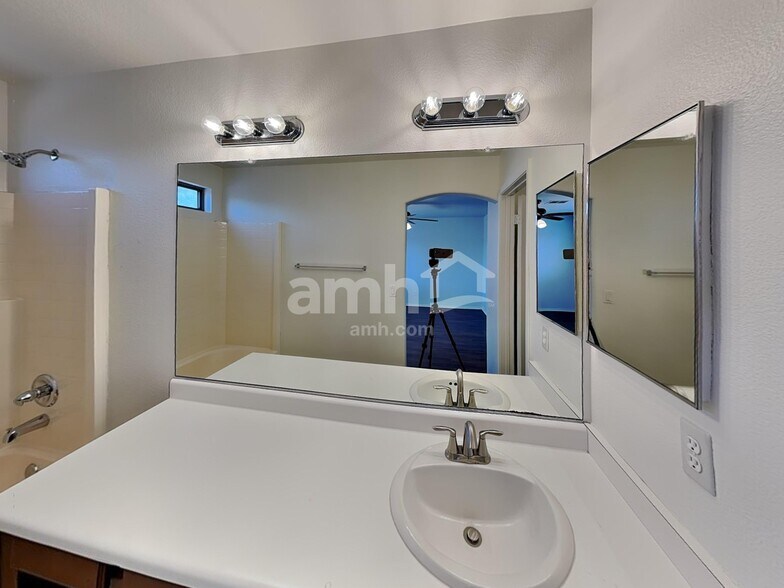 Building Photo - 3531 N 105th Ln