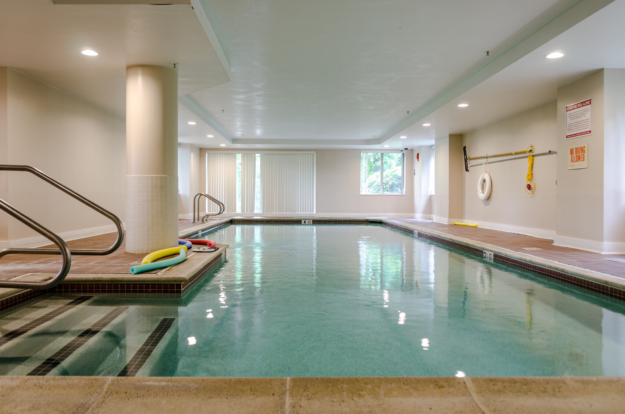 Building Photo - 173 Oak St