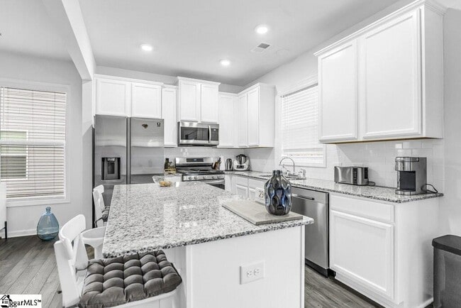 Building Photo - 329 Hartland Pl