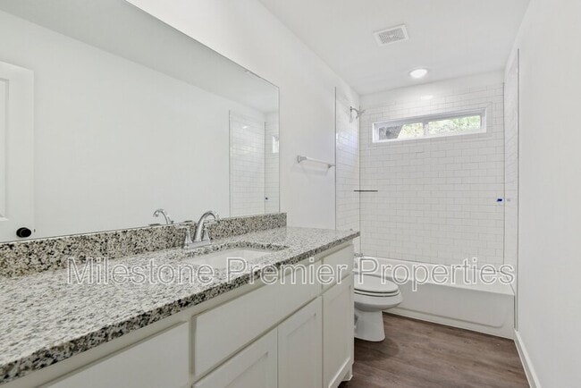 Building Photo - 101-103 E Bond St