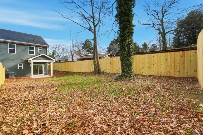 Building Photo - Bright & Modern New Construction Townhome