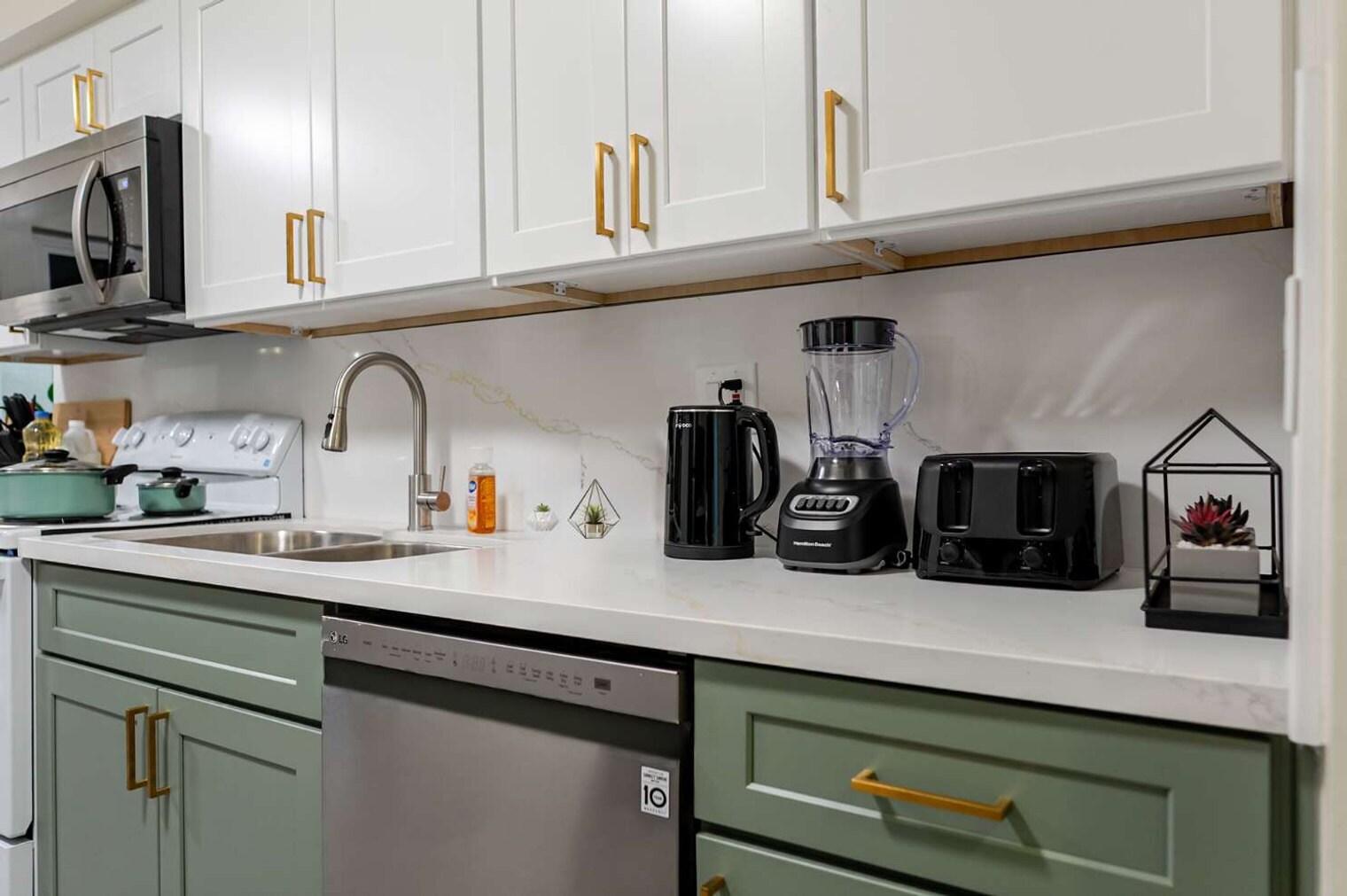 Building Photo - 4989 Randlett Dr