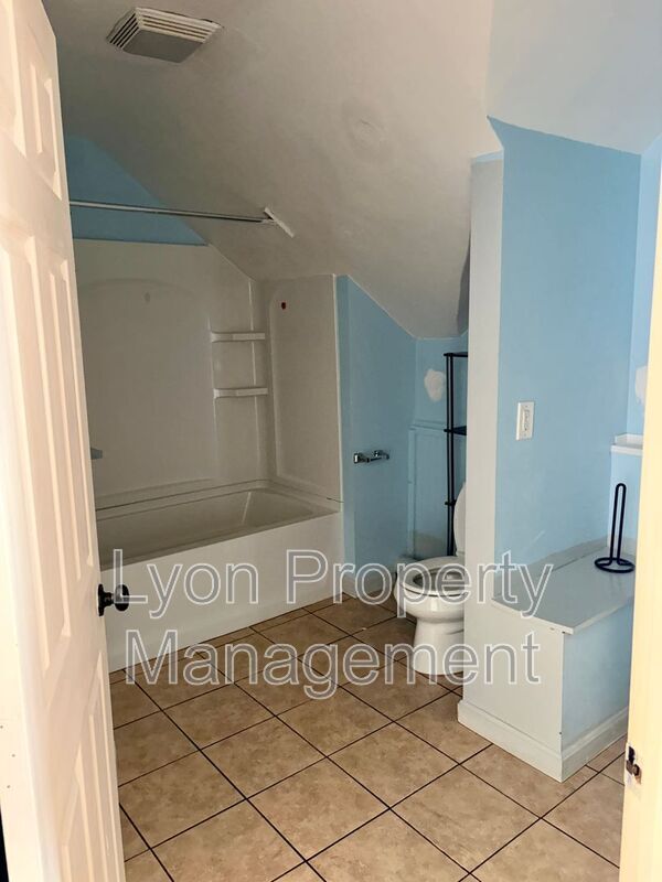 Building Photo - 1134 Social St