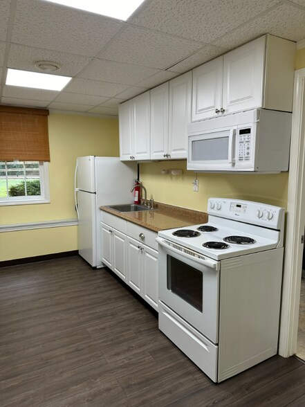 Building Photo - 1675 Old Nelson Rd