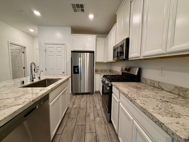 Building Photo - GATED 3 BED 2.5 BATH TOWNHOME WITH 2-CAR GARAGE, COVERED PATIO & COMMUNITY POOL