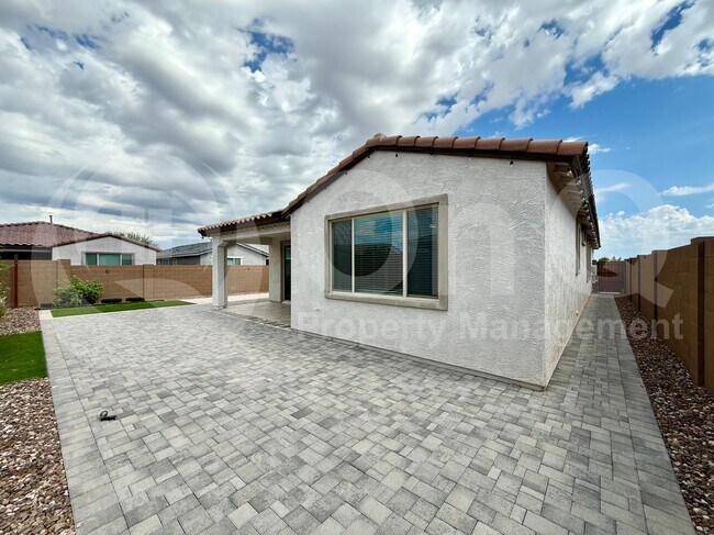 Building Photo - 6908 S 12th Way