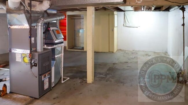 Building Photo - Comfortable 1 Bedroom/1 Bathroom/Aksarben-Elmwood Park| $300 off Dep