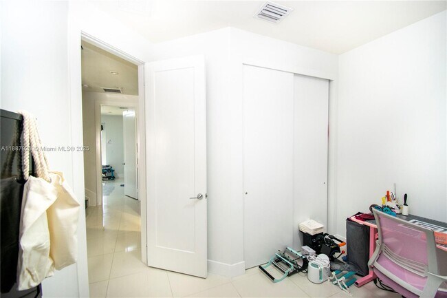 Building Photo - 6320 NW 104th Path