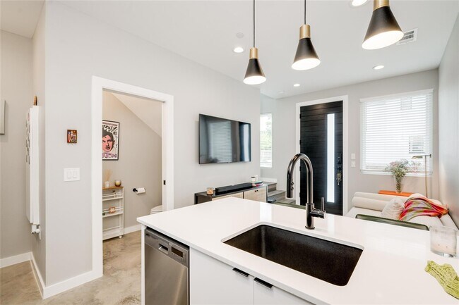 Building Photo - 2108 Tillery St