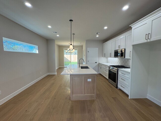 Building Photo - Be the 1st in this 4 bed, 3 bath, 2 car New Construction!
