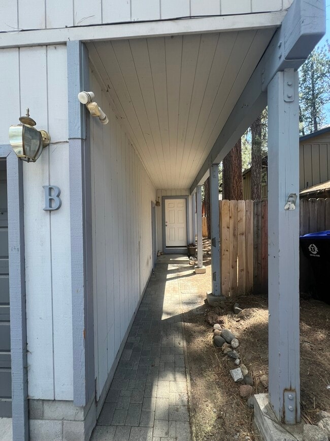Building Photo - 3364 Treehaven Dr