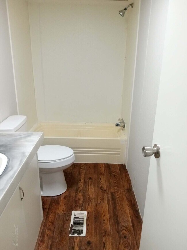 Building Photo - 3000 Poplar St