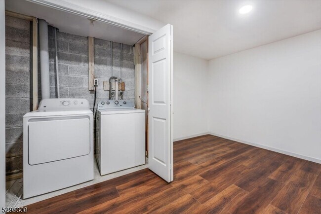 Building Photo - 627 Old Dover Rd