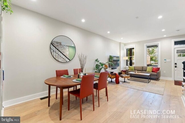 Building Photo - 121 15th St SE