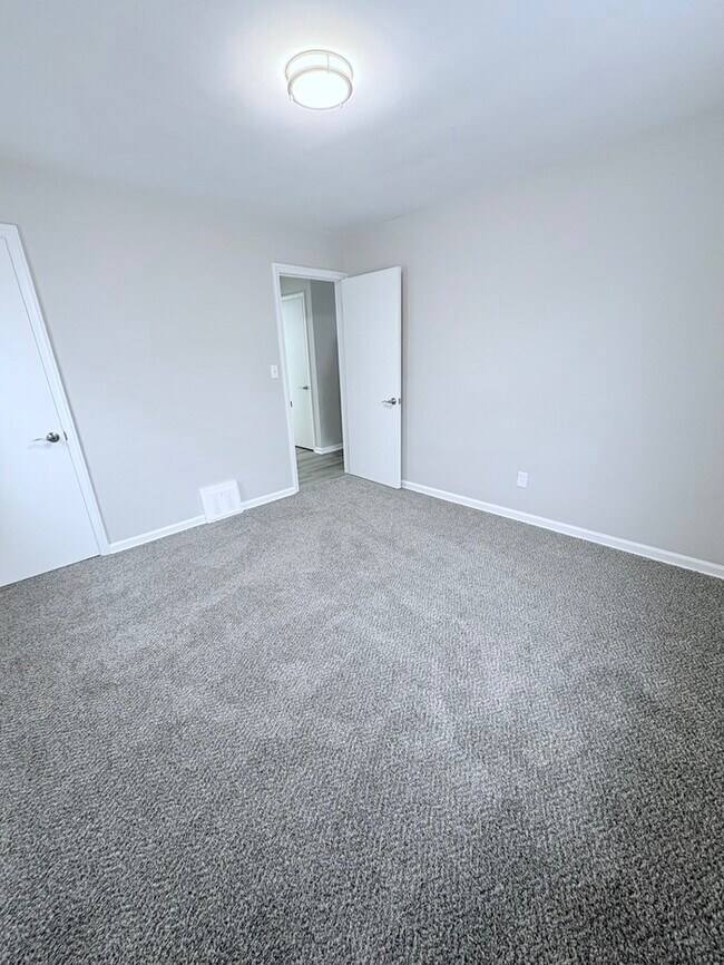 Building Photo - Newly Renovated 3BR 2BA Home w/ Garage + Washer/Dryer in the heart of Wickliffe, OH.