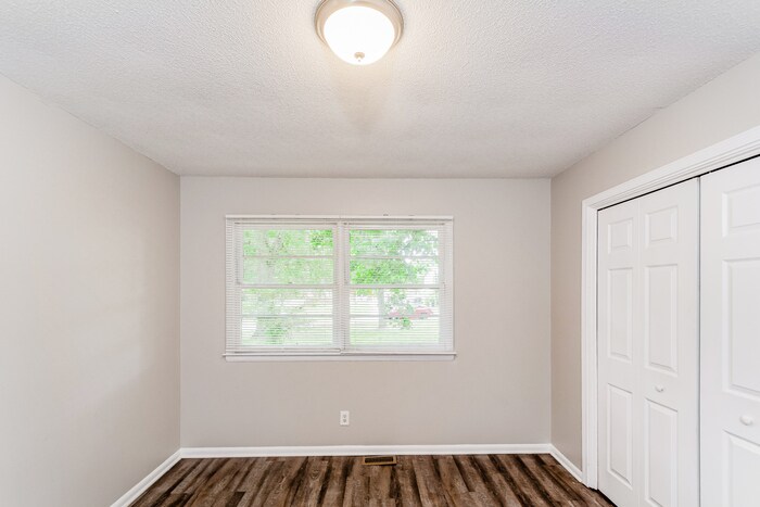 Building Photo - 8609 Lobelia St