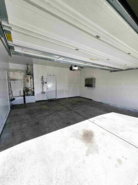 Building Photo - 2842 Flora Springs Way
