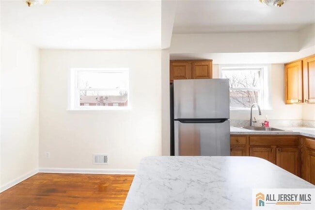 Building Photo - 234 Inza St