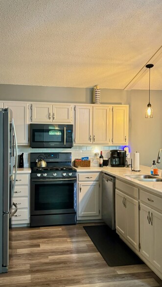 Building Photo - 26944 Pine Bluff Ln