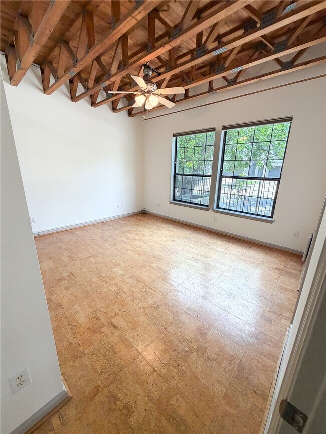 Building Photo - 1213 Dunlavy St